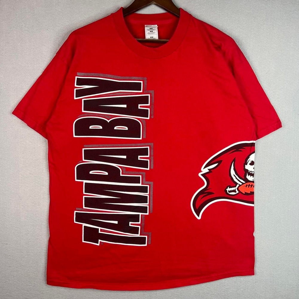 Vintage Tampa Bay Buccaneers Red Wraparound Print Tee Shirt XL